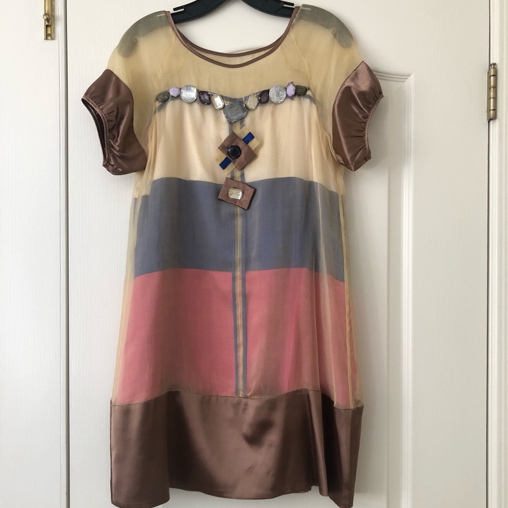 Elegant color block dress with jewels